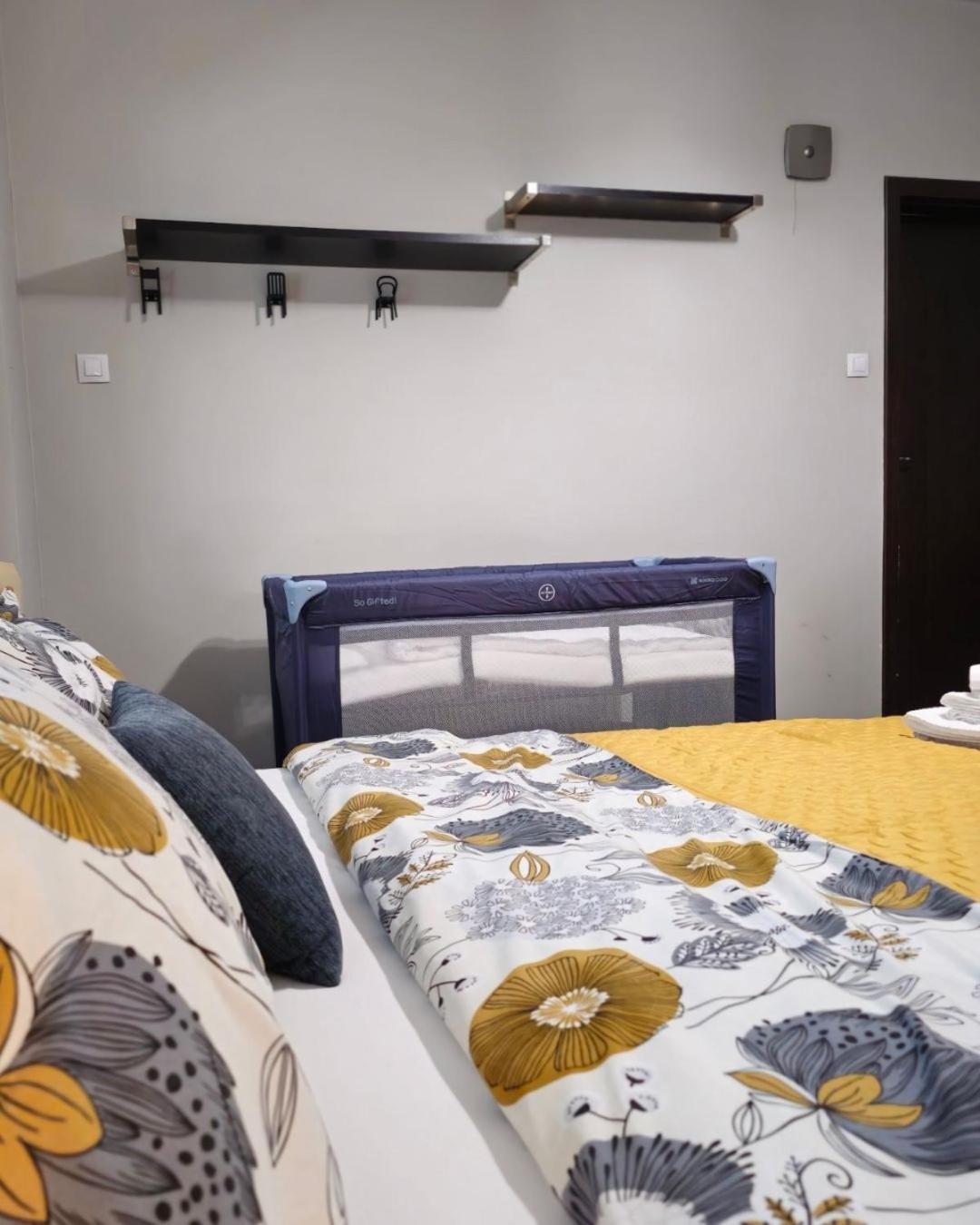 Rea Mladost - Easy Access To Metro, Ideal Location Szófia Kültér fotó